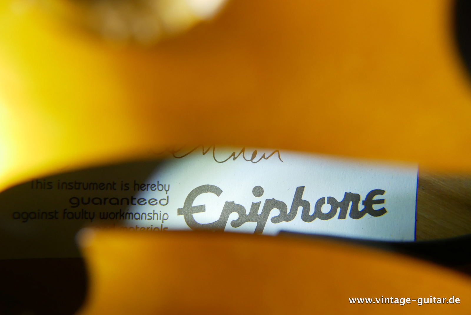 Epiphone_Casino_Revolution_John_Lennon_1965_sunburst_limited_edition_1999-018.JPG