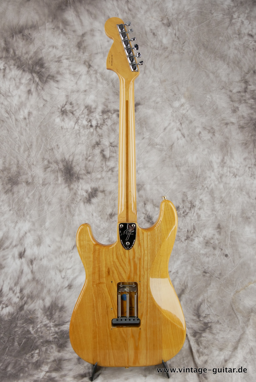 Fender_Stratocaster_70s_reissue_maple_neck_1999_Mexico-002.JPG