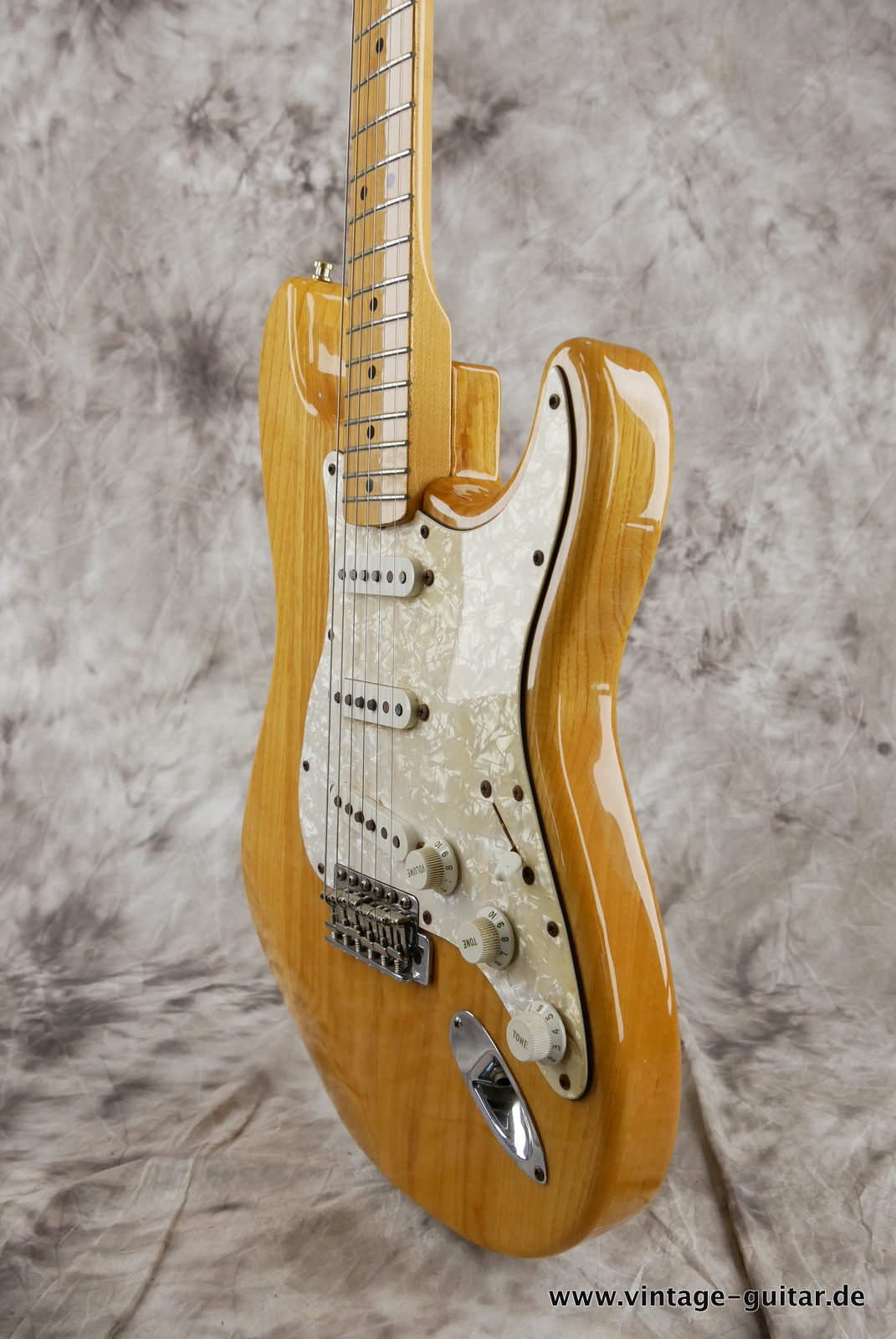 img/vintage/5322/Fender_Stratocaster_70s_reissue_maple_neck_1999_Mexico-006.JPG