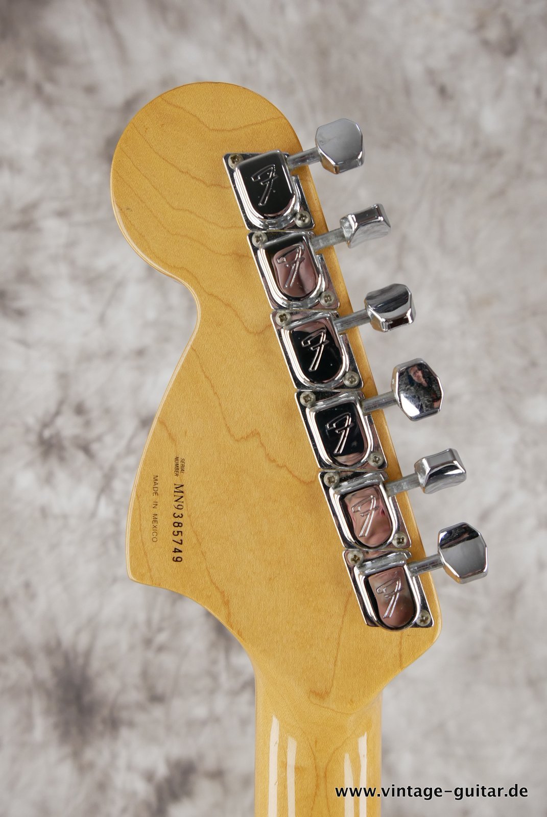 Fender_Stratocaster_70s_reissue_maple_neck_1999_Mexico-010.JPG