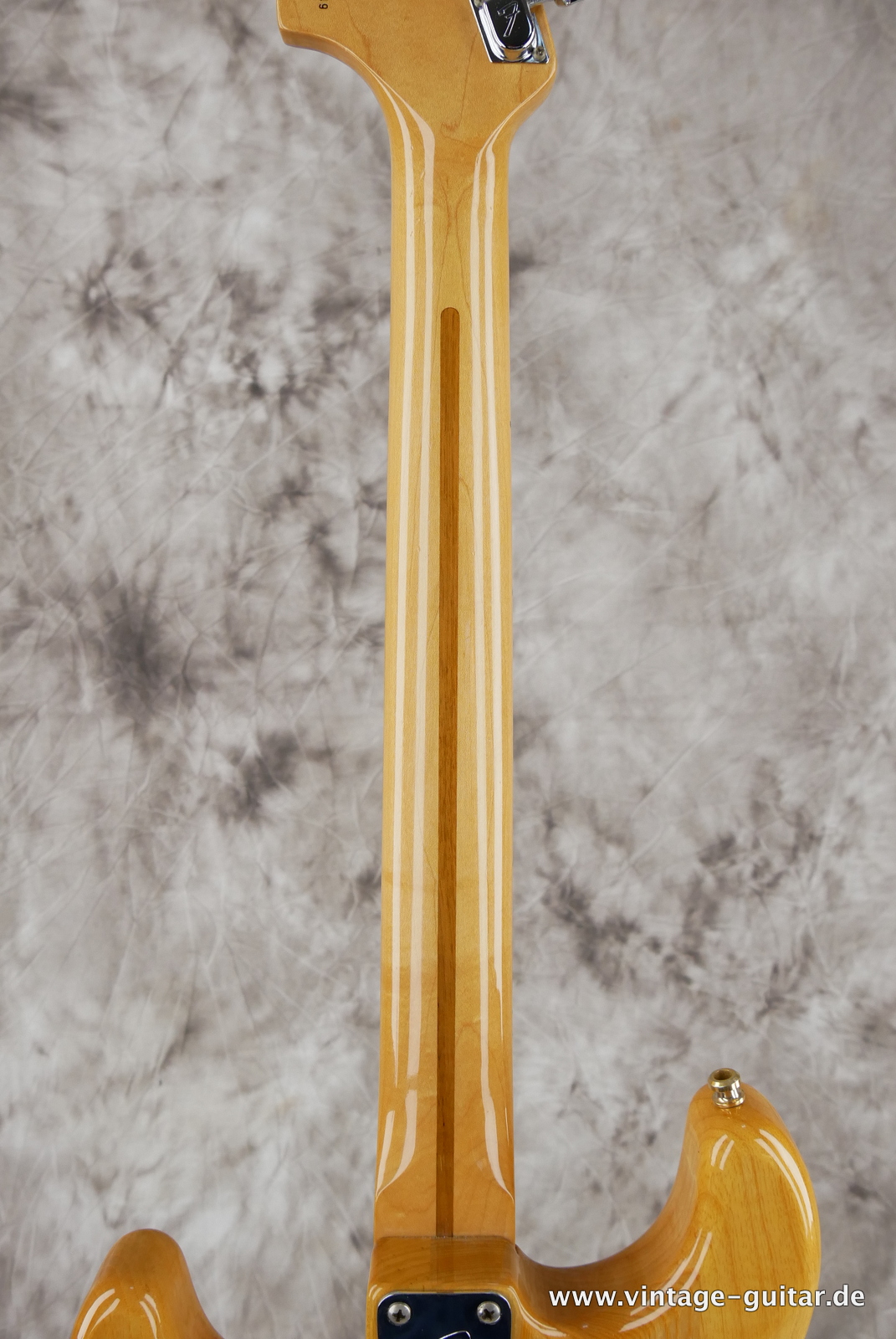 Fender_Stratocaster_70s_reissue_maple_neck_1999_Mexico-012.JPG