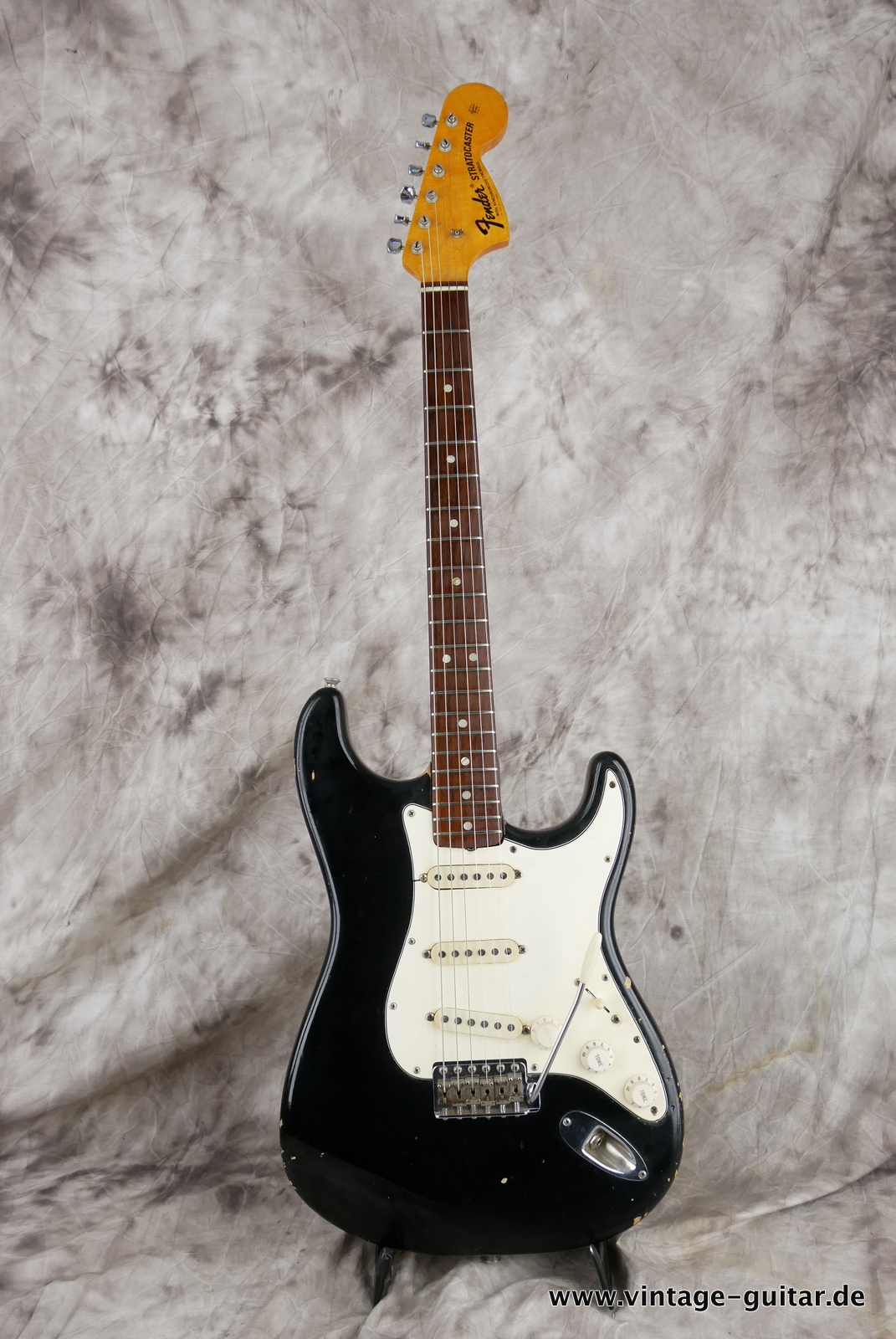 Fender_Stratocaster_1969_black-001.JPG