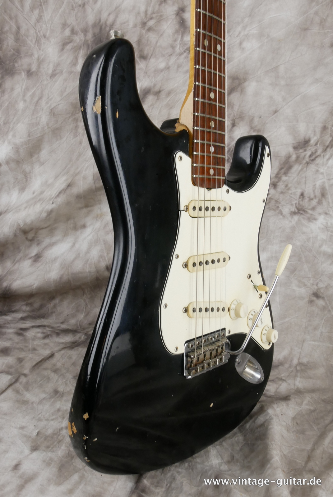 Fender_Stratocaster_1969_black-005.JPG