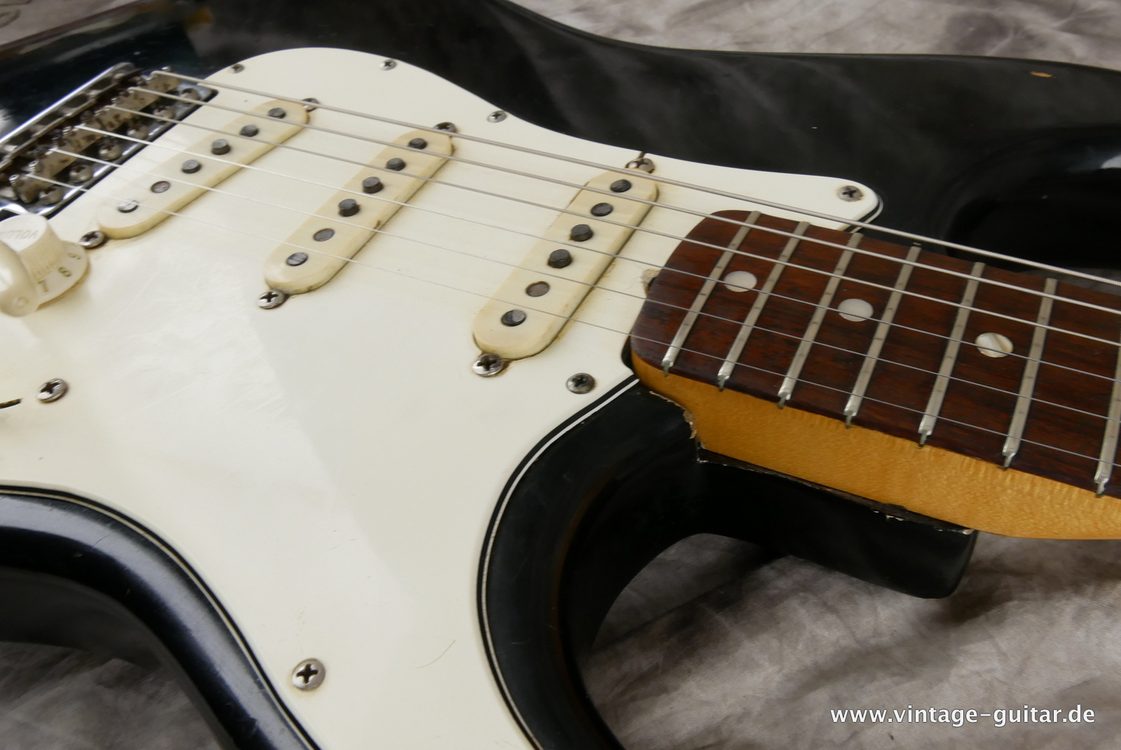 Fender_Stratocaster_1969_black-017.JPG