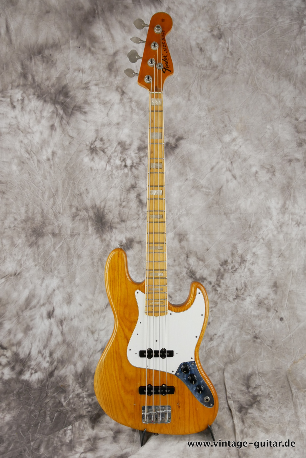 fender-jazz-bass-1979-natural-001.JPG