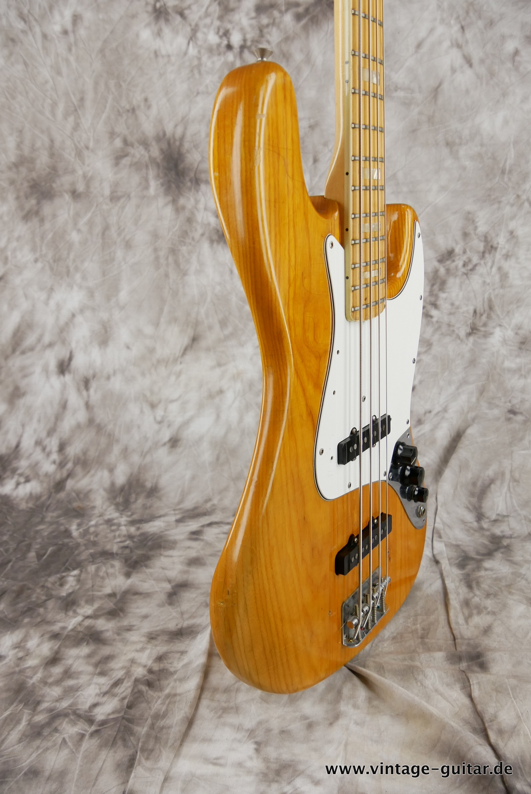 fender-jazz-bass-1979-natural-009.JPG