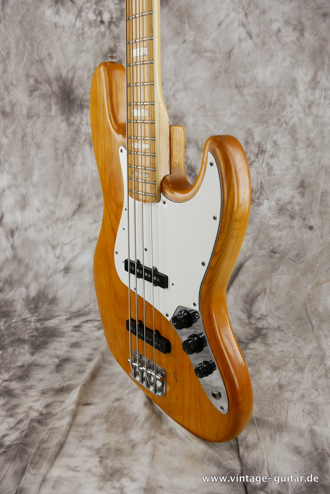 fender-jazz-bass-1979-natural-010.JPG