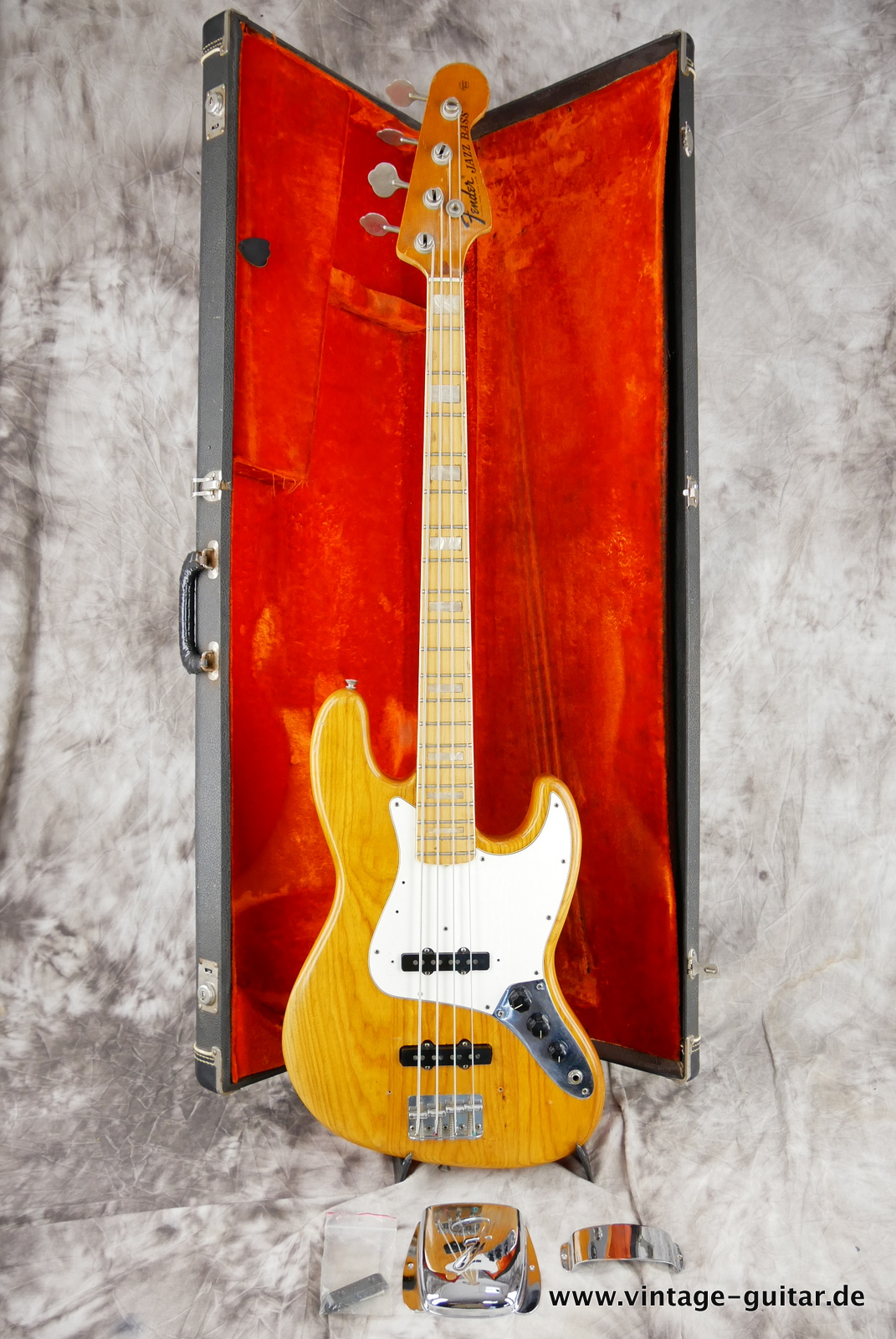 fender-jazz-bass-1979-natural-015.JPG