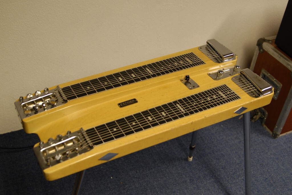 Fender-Lapsteel.jpg