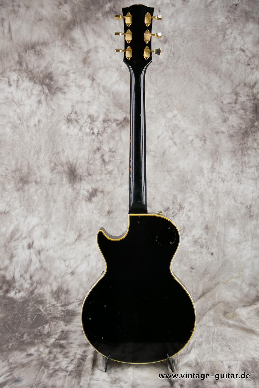 Gibson-Les-Paul-Custom-1969-one-piece-body-and-neck-black-002.JPG