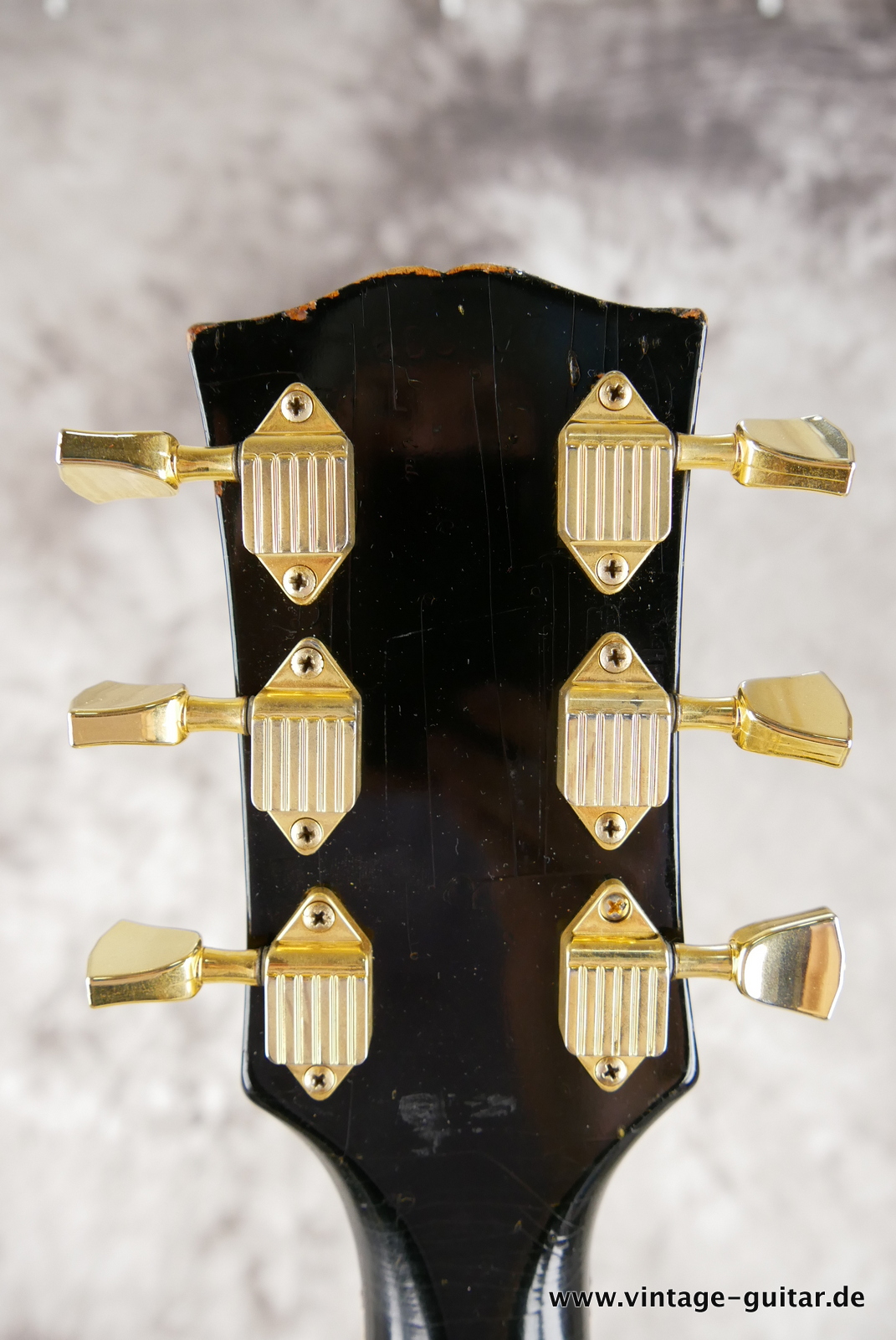 Gibson-Les-Paul-Custom-1969-one-piece-body-and-neck-black-004.JPG