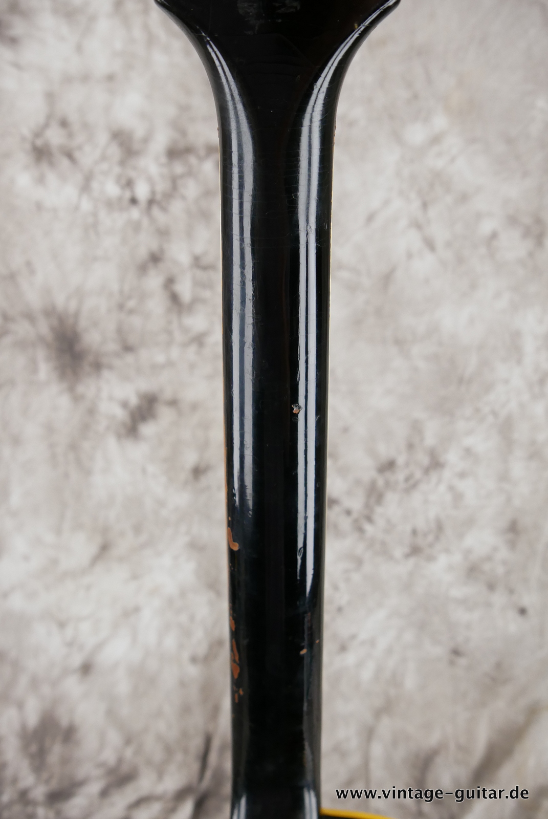 Gibson-Les-Paul-Custom-1969-one-piece-body-and-neck-black-006.JPG