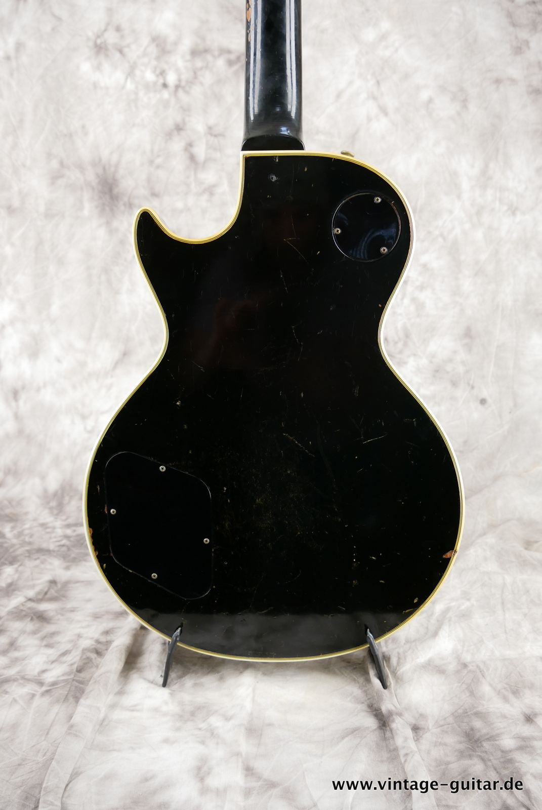 Gibson-Les-Paul-Custom-1969-one-piece-body-and-neck-black-008.JPG