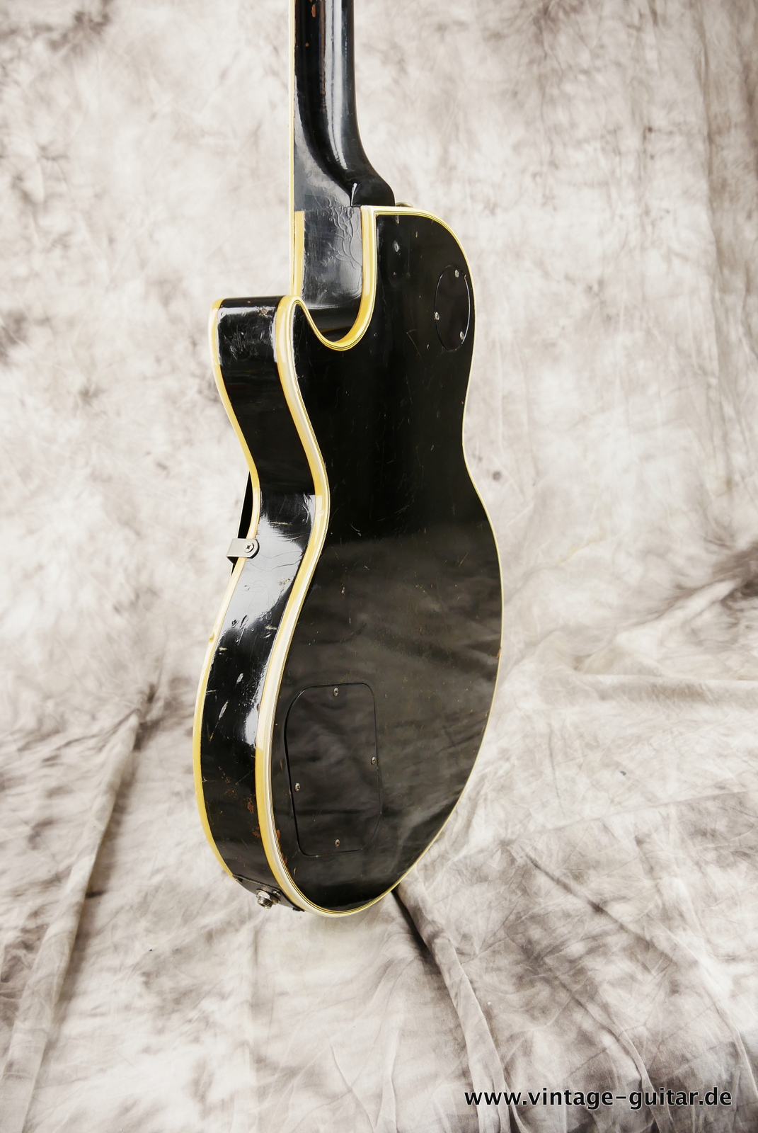 Gibson-Les-Paul-Custom-1969-one-piece-body-and-neck-black-011.JPG