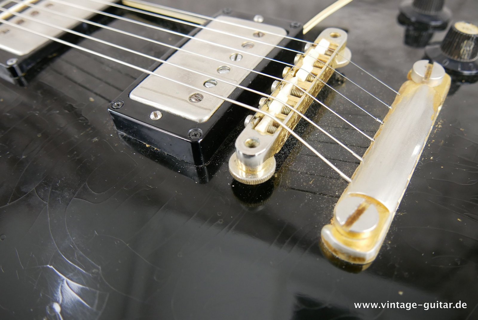 Gibson-Les-Paul-Custom-1969-one-piece-body-and-neck-black-013.JPG