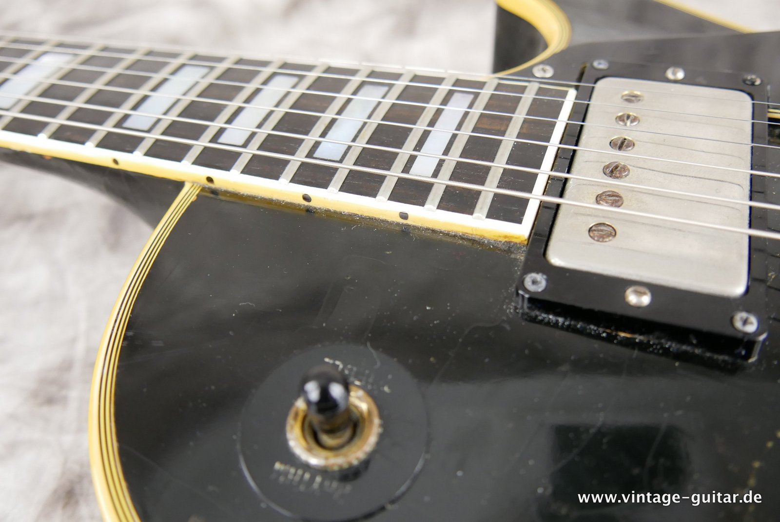 Gibson-Les-Paul-Custom-1969-one-piece-body-and-neck-black-018.JPG