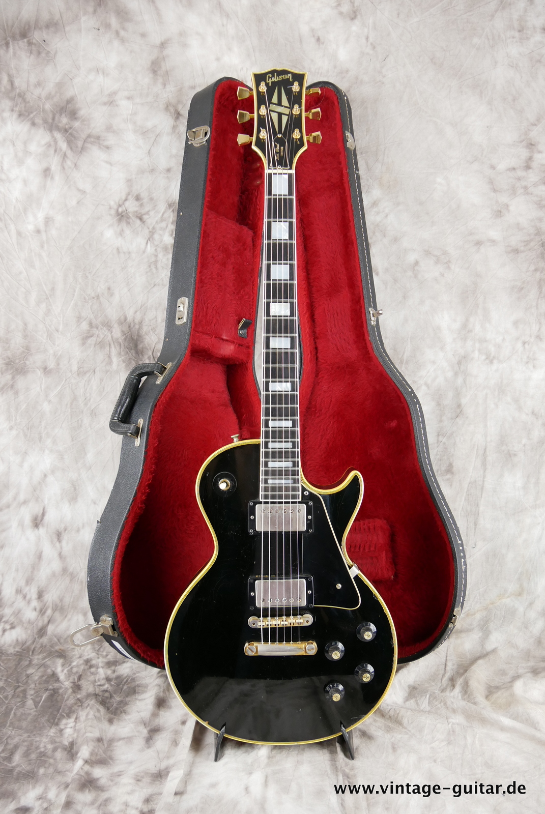 Gibson-Les-Paul-Custom-1969-one-piece-body-and-neck-black-027.JPG
