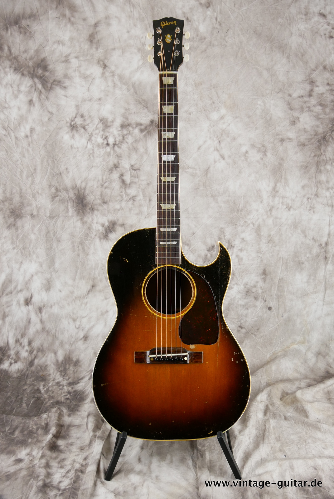 Gibson-CF-100-1950-sunburst-001.JPG