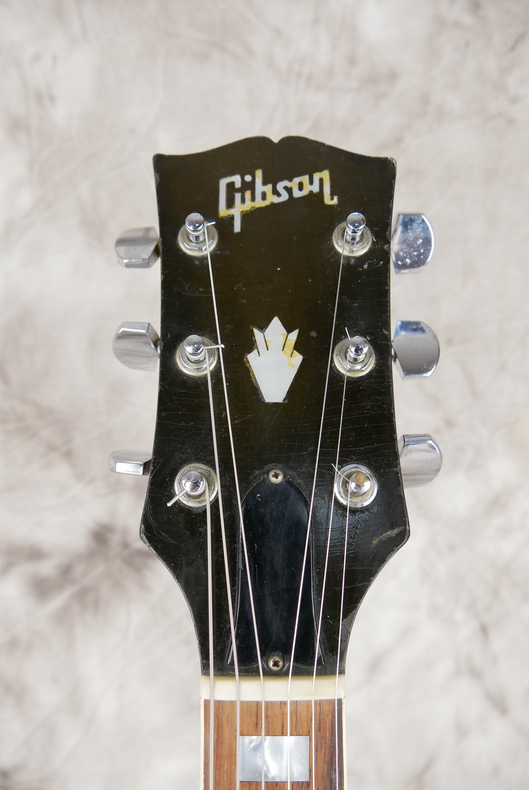 img/vintage/5359/Gibson_SG_Deluxe_bigsby_1971_1972_walnut_cts-pots_1966-003.JPG