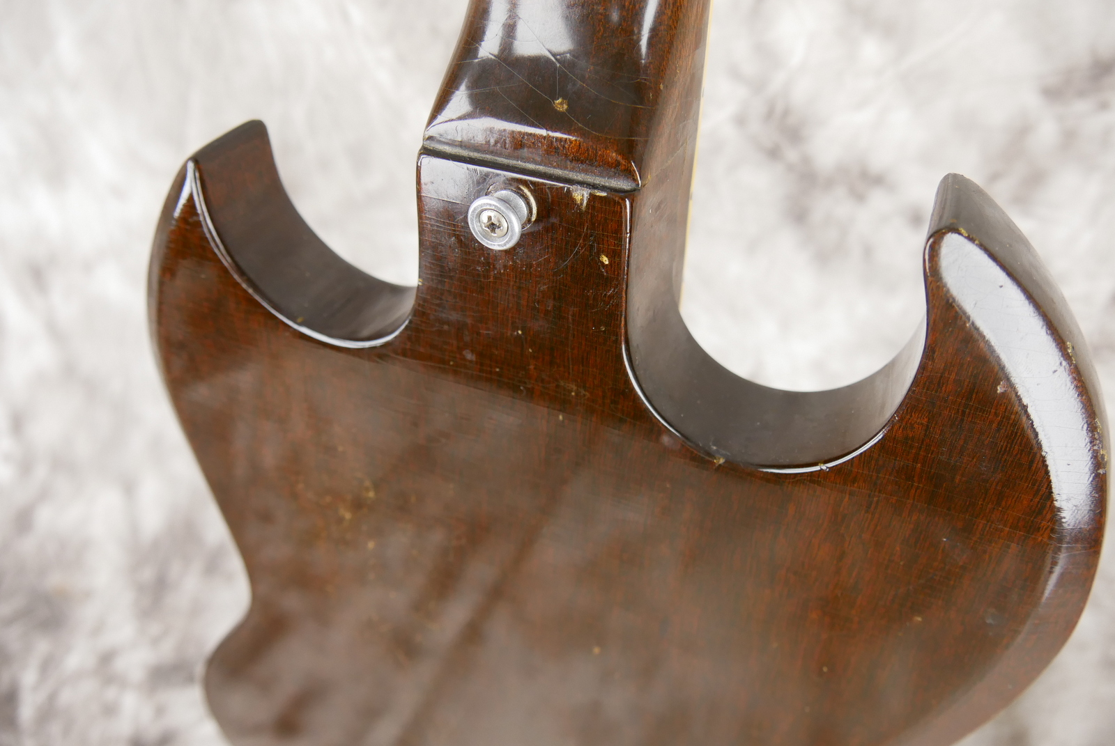 img/vintage/5359/Gibson_SG_Deluxe_bigsby_1971_1972_walnut_cts-pots_1966-014.JPG