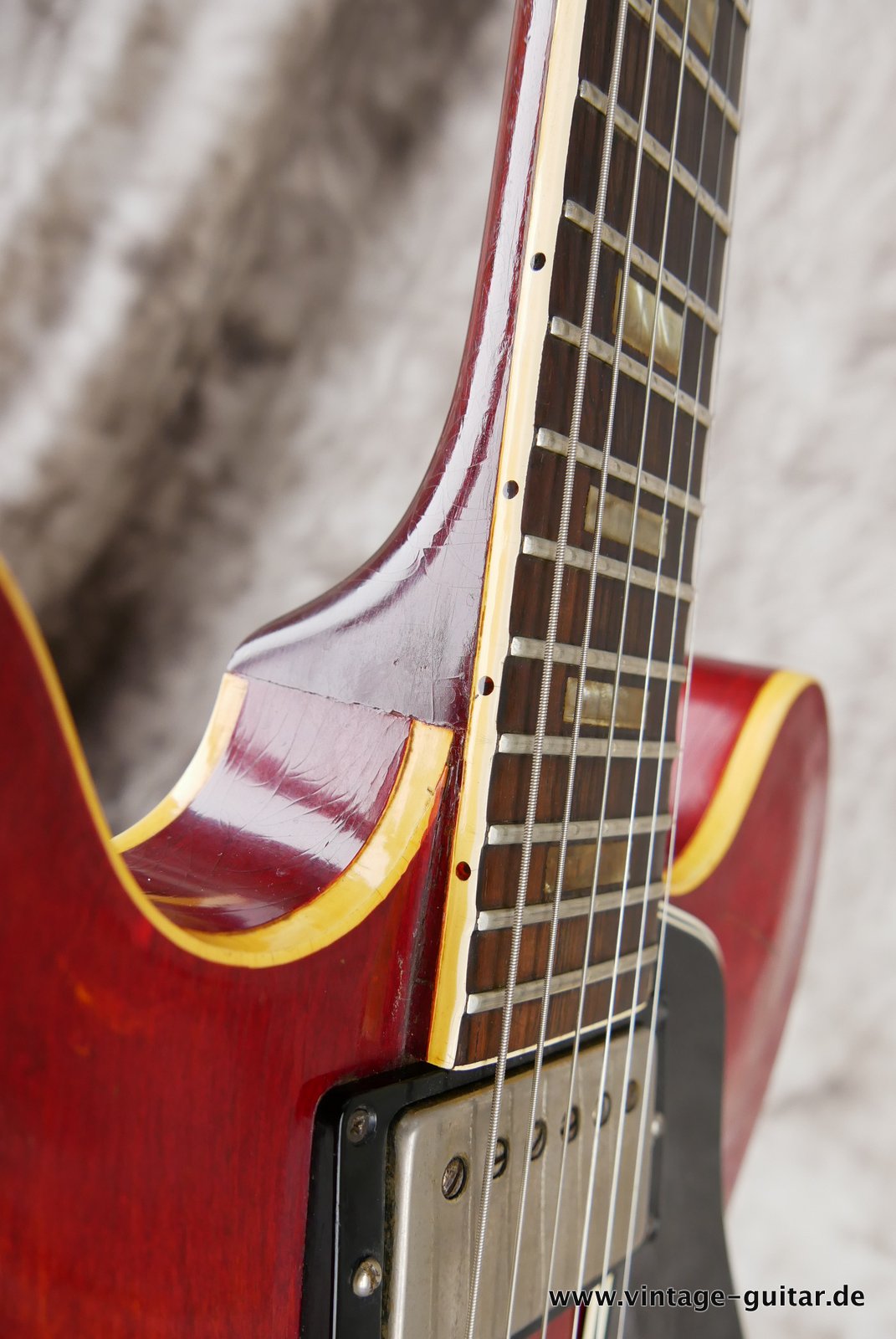 Gibson_ES_335_TDC_cherry_1964-015.JPG