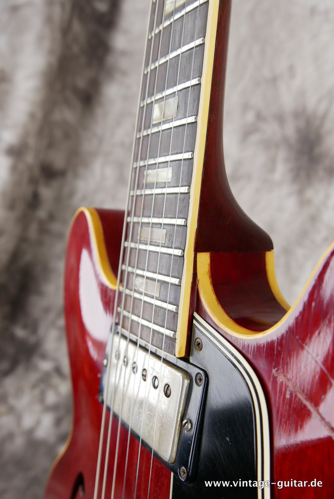 Gibson_ES_335_TDC_cherry_1964-016.JPG
