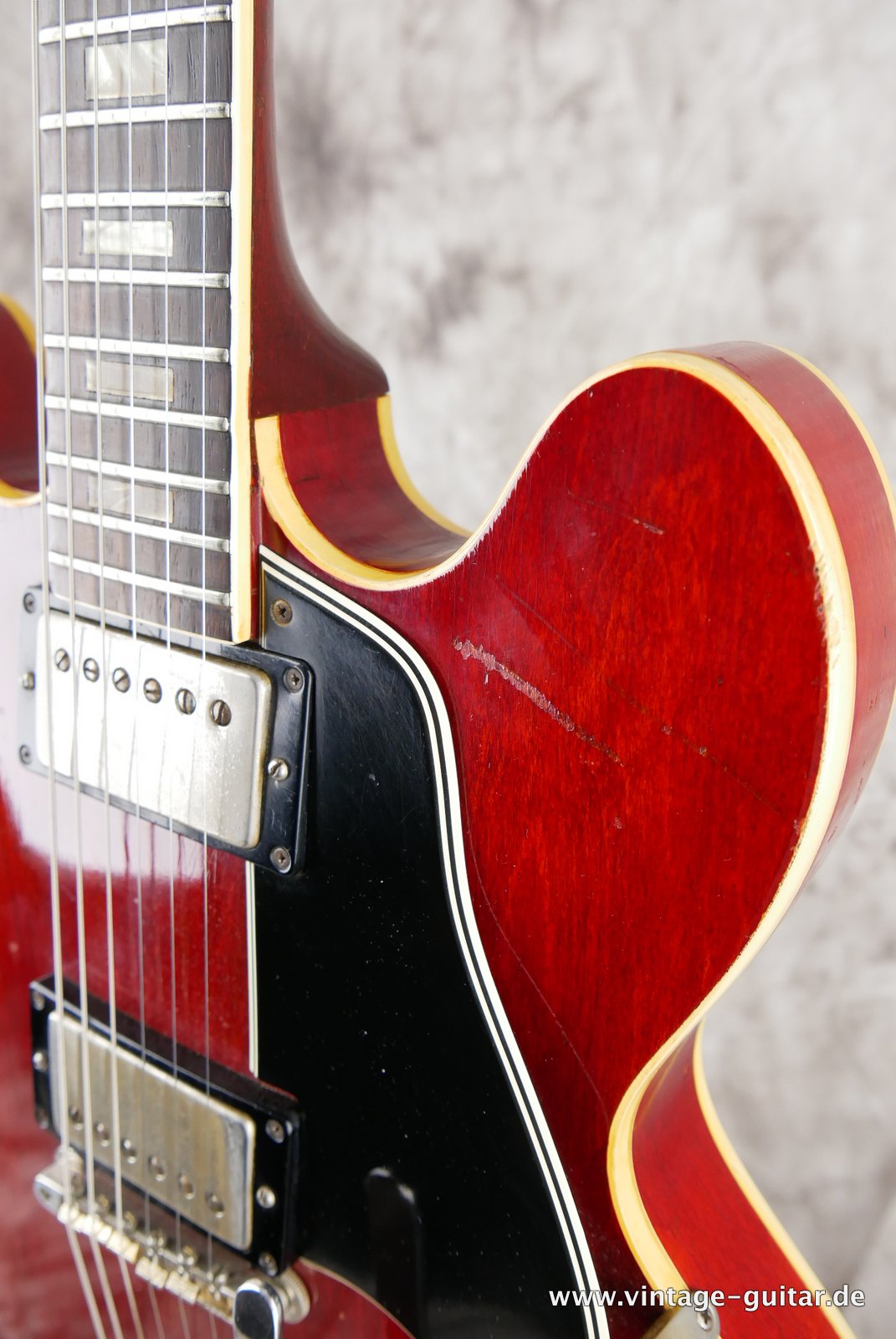 Gibson_ES_335_TDC_cherry_1964-018.JPG