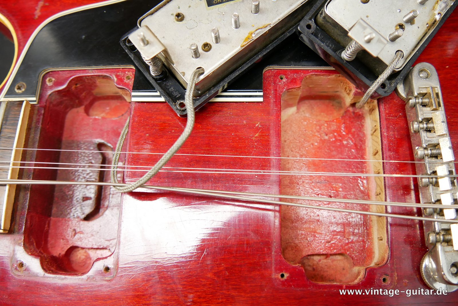 Gibson_ES_335_TDC_cherry_1964-032.JPG