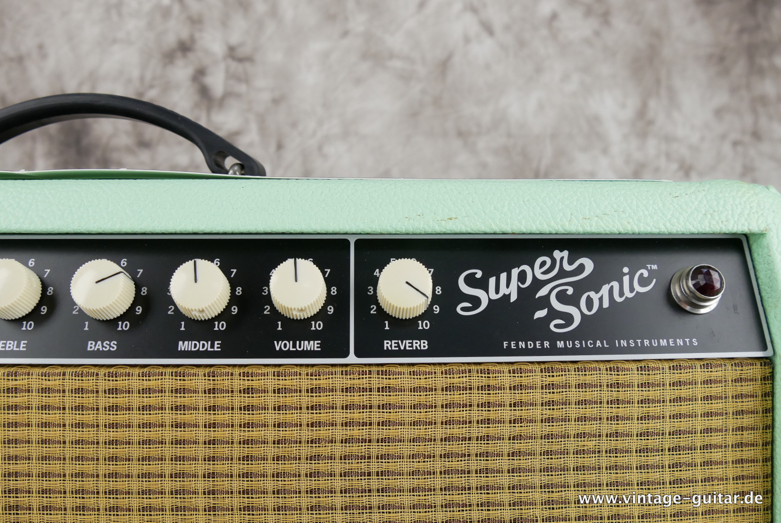img/vintage/5362/Fender_Super-Sonic_22_FSR_linited_edition_surf-green_surf_green_2014-006.JPG