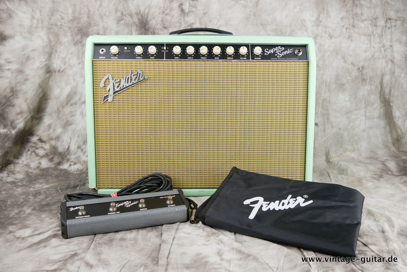 img/vintage/5362/Fender_Super-Sonic_22_FSR_linited_edition_surf-green_surf_green_2014-017.JPG