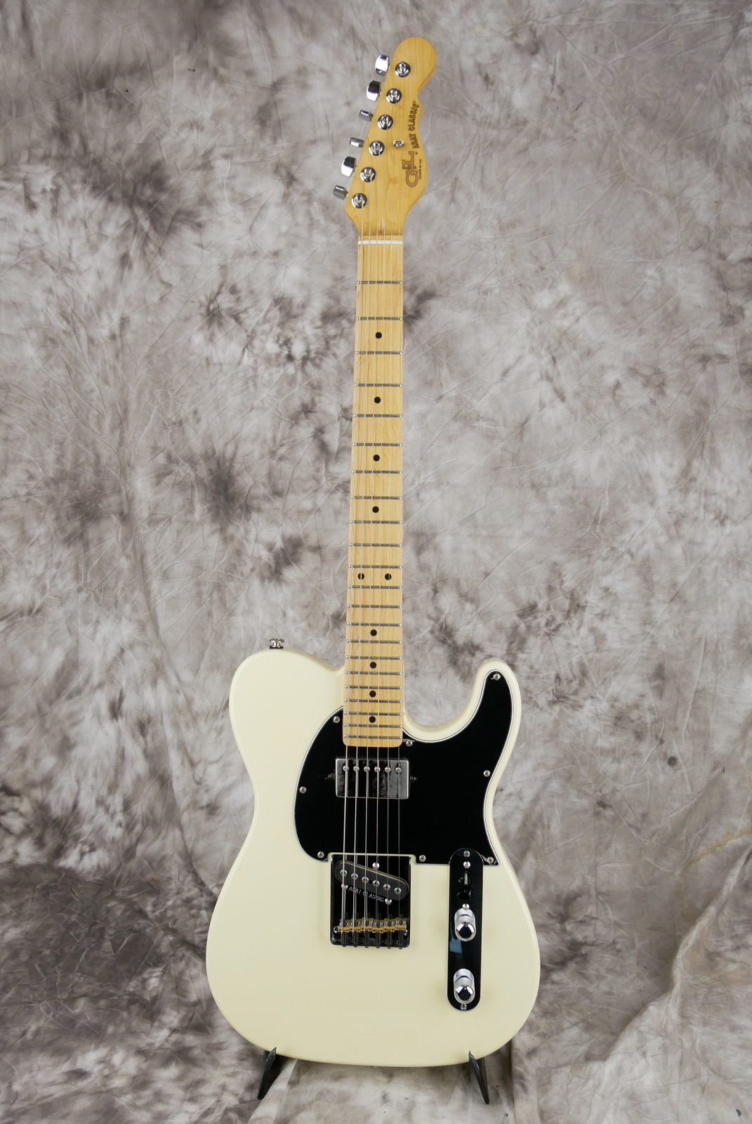 G&L_ASAT_classic_Bluesboy_semi_hollow_no_f_hole_vintage_white_USA_2017-001.JPG