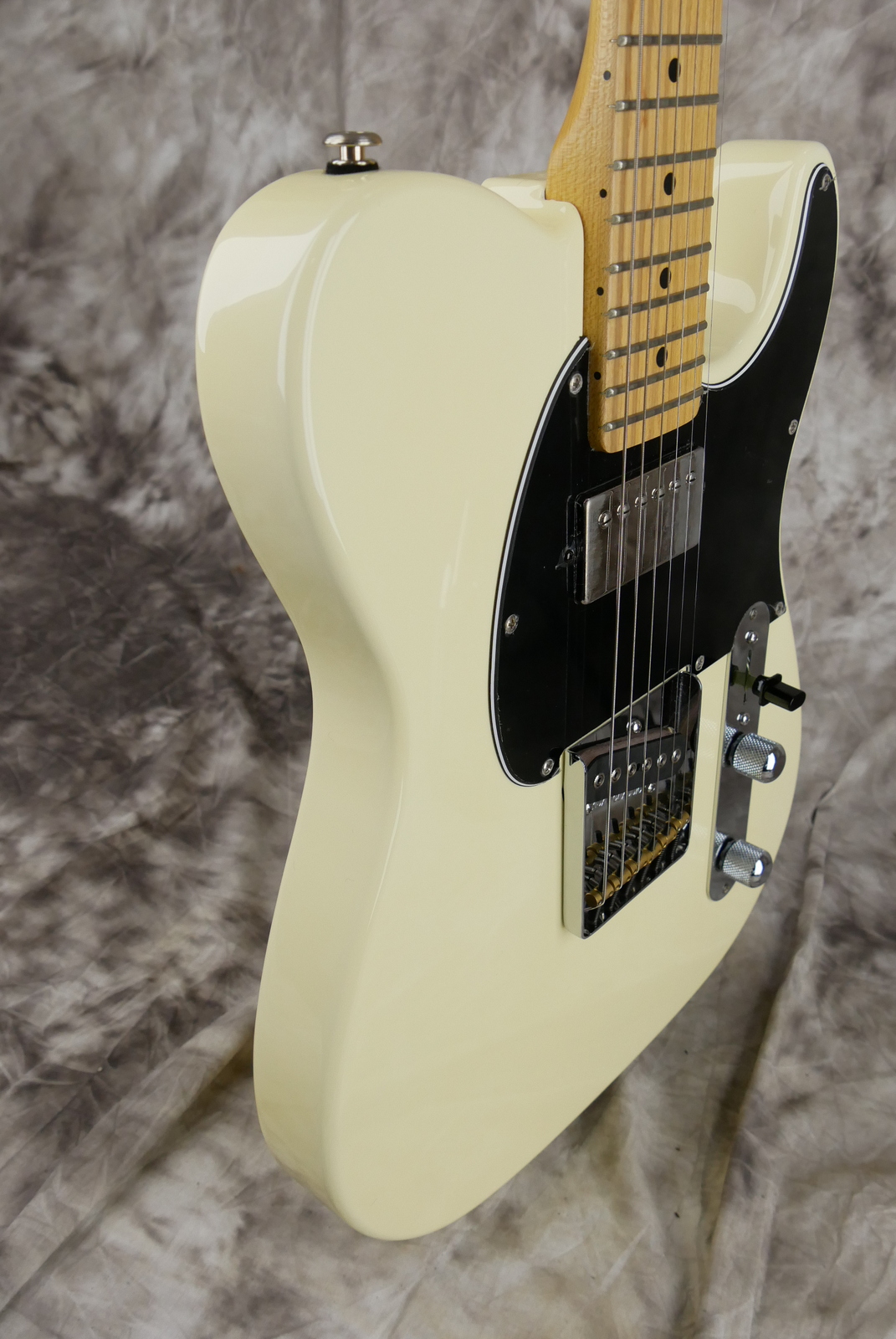 img/vintage/5365/G&L_ASAT_classic_Bluesboy_semi_hollow_no_f_hole_vintage_white_USA_2017-005.JPG