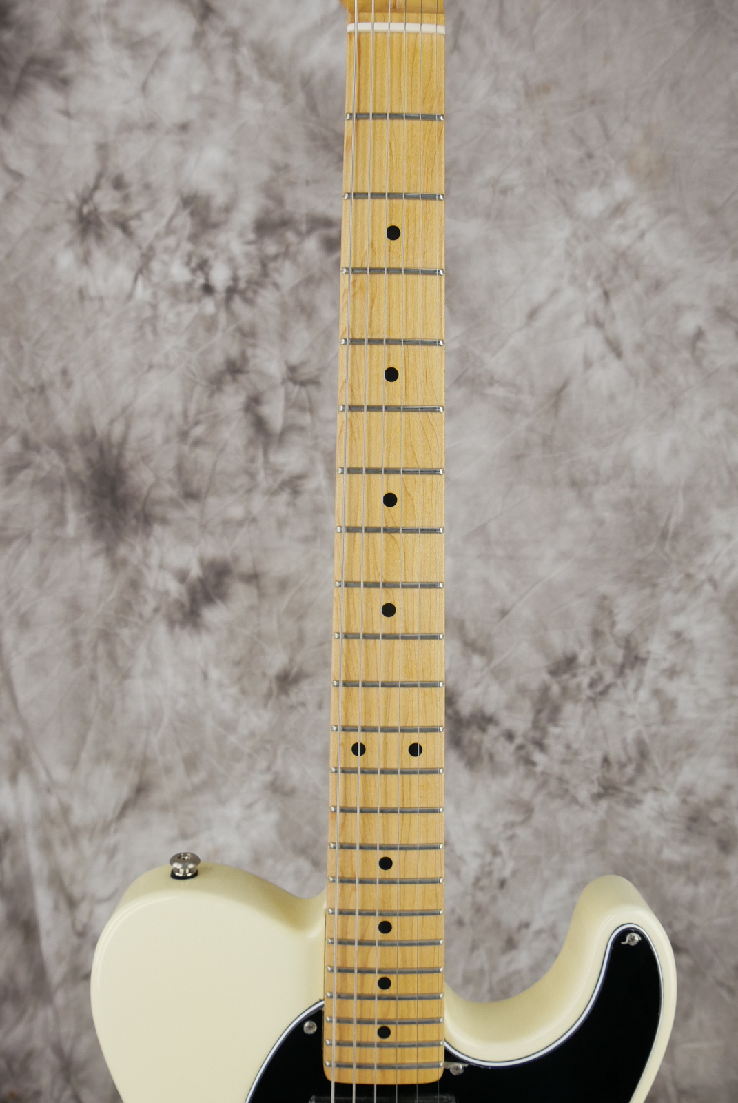 G&L_ASAT_classic_Bluesboy_semi_hollow_no_f_hole_vintage_white_USA_2017-011.JPG