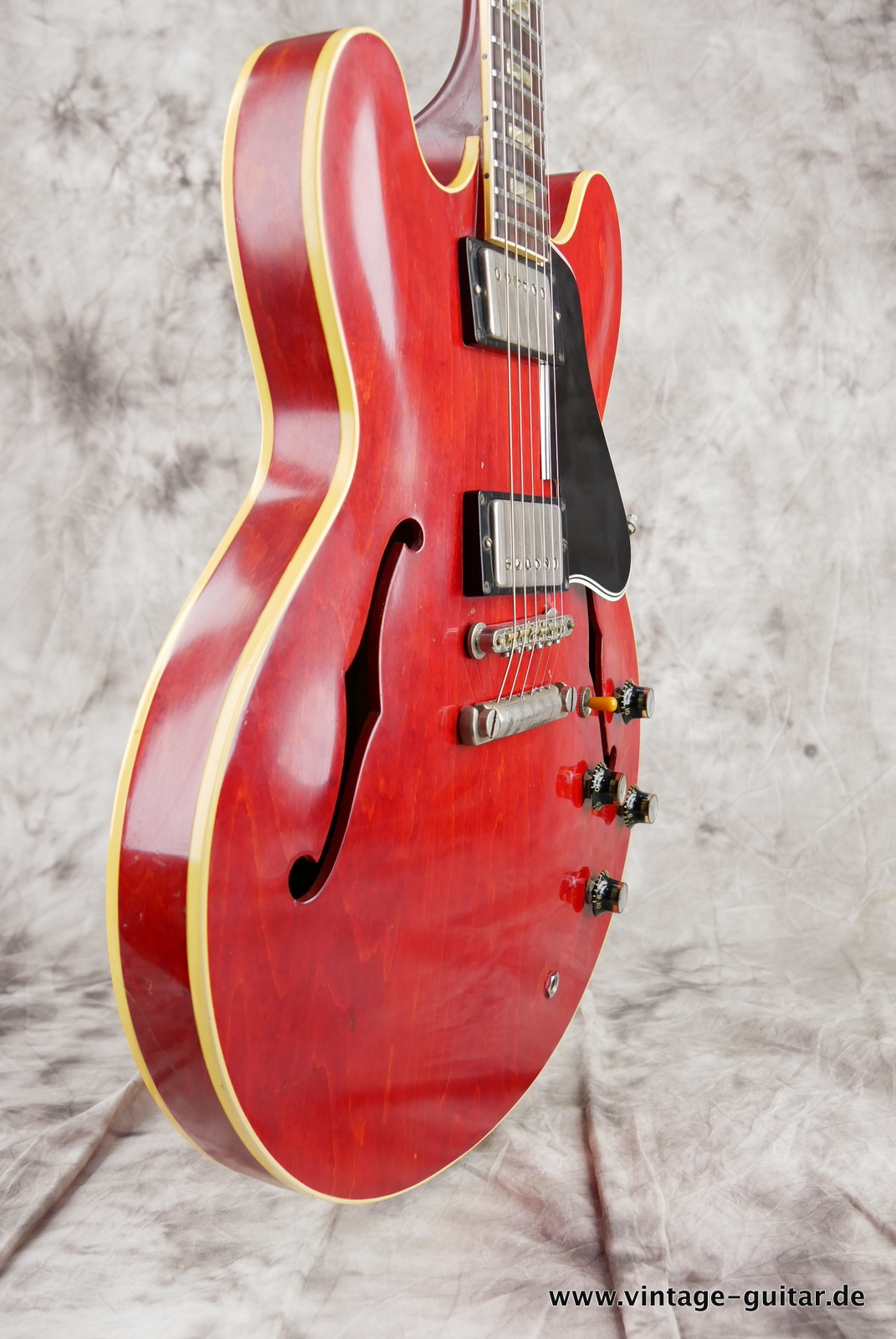 Gibson_ES_335_cherry_1962_pafs_abebridge-009.JPG