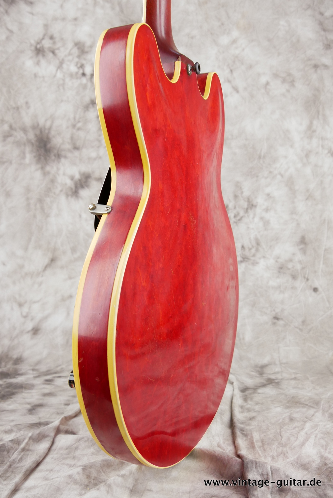 Gibson_ES_335_cherry_1962_pafs_abebridge-011.JPG