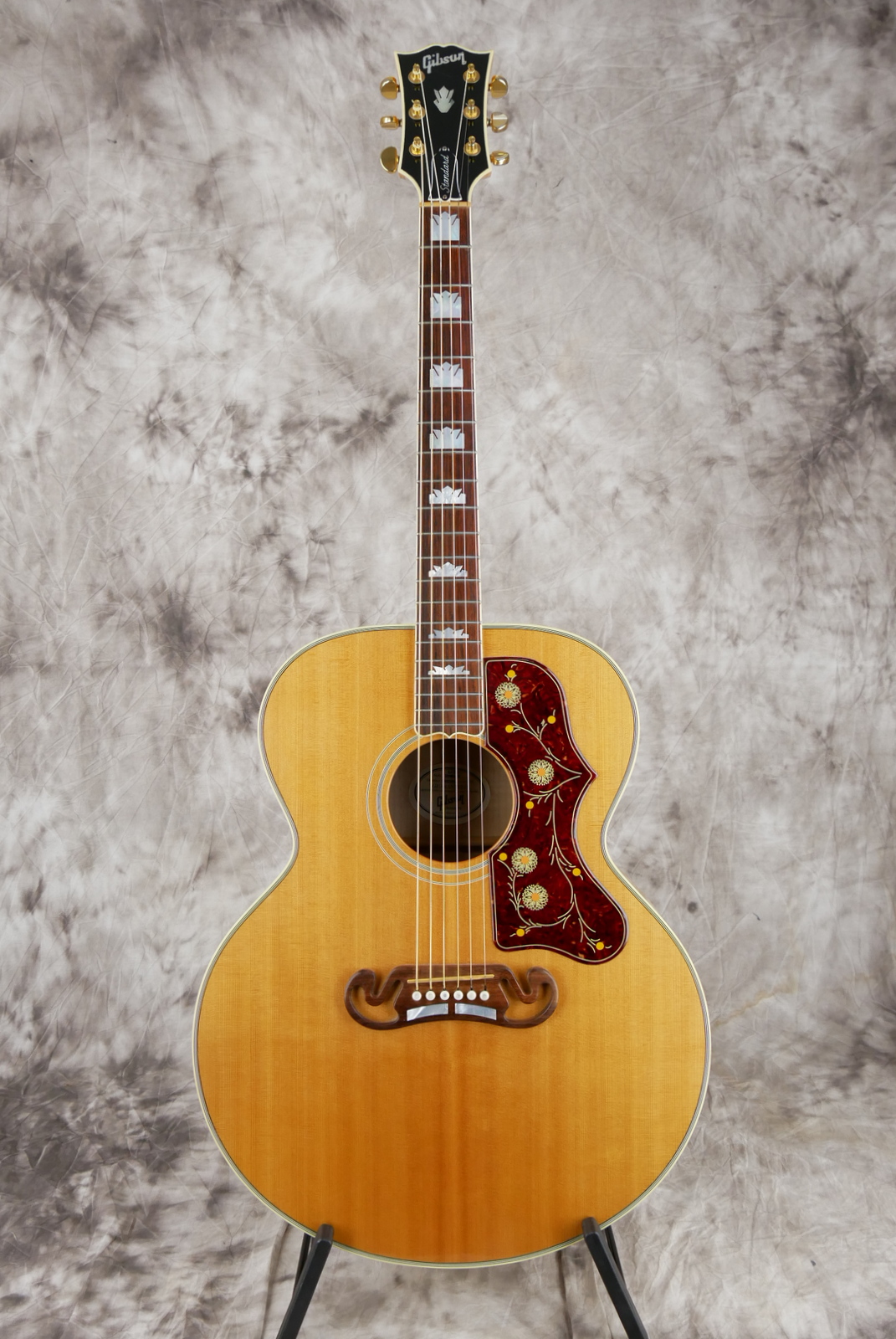 Gibson_SJ_200_standard_natural_2011_incl_case-001.JPG