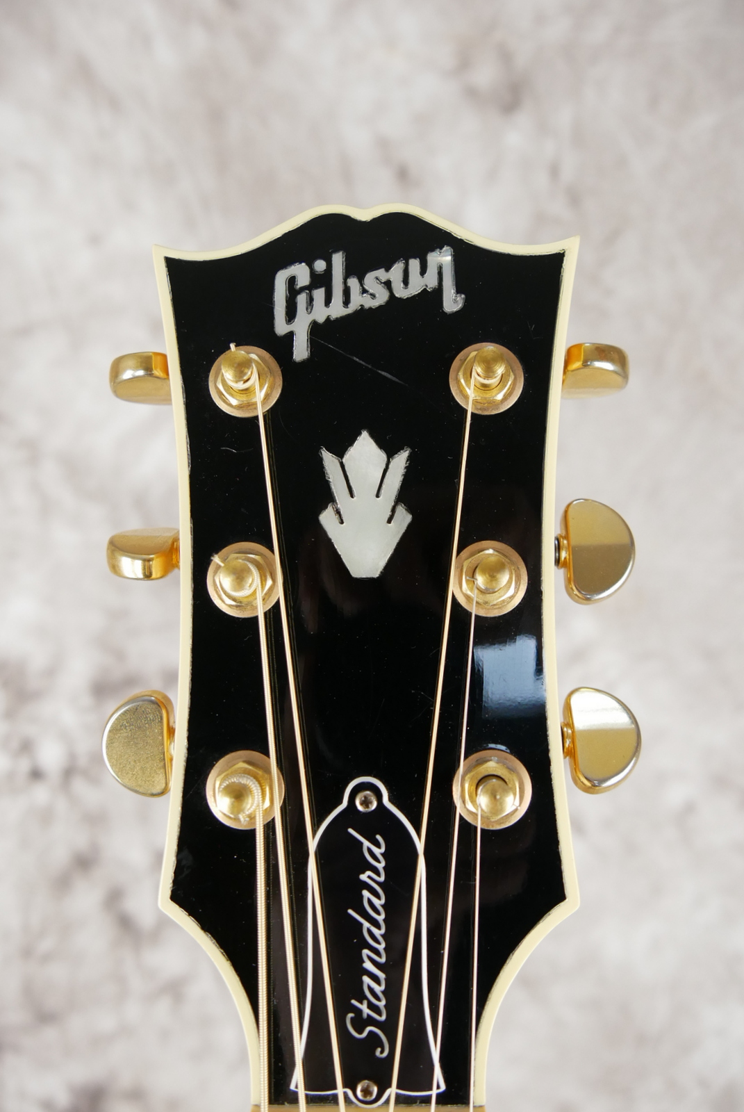 Gibson_SJ_200_standard_natural_2011_incl_case-003.JPG