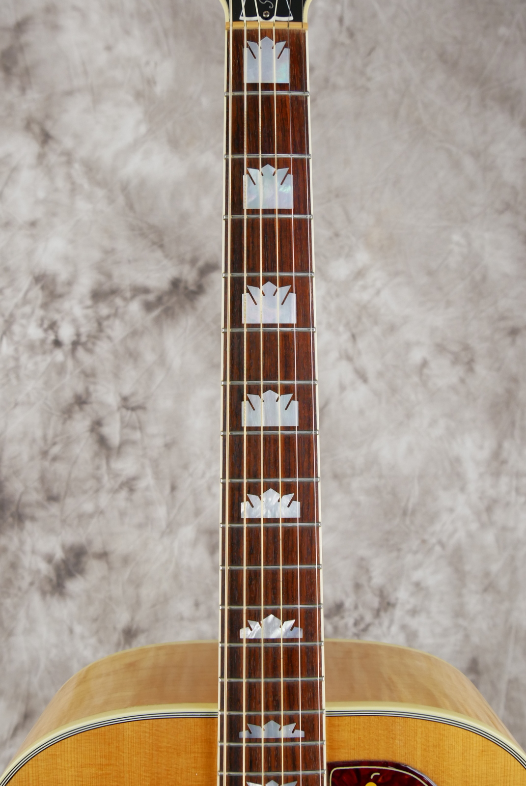 Gibson_SJ_200_standard_natural_2011_incl_case-005.JPG