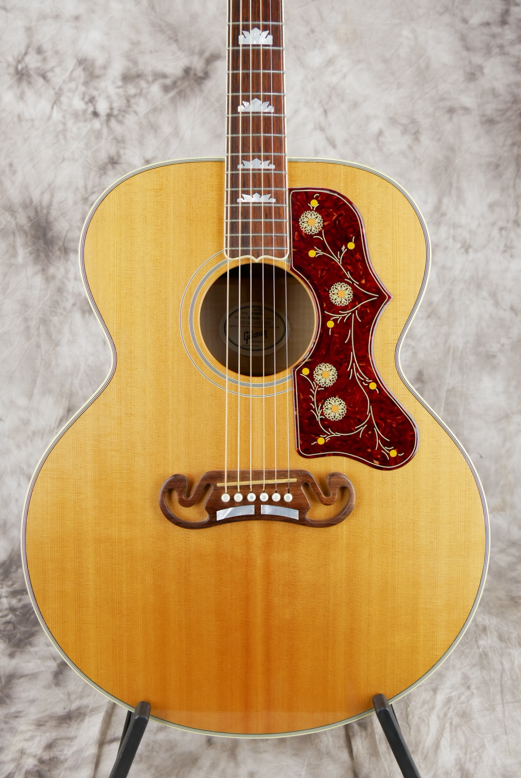 Gibson_SJ_200_standard_natural_2011_incl_case-007.JPG