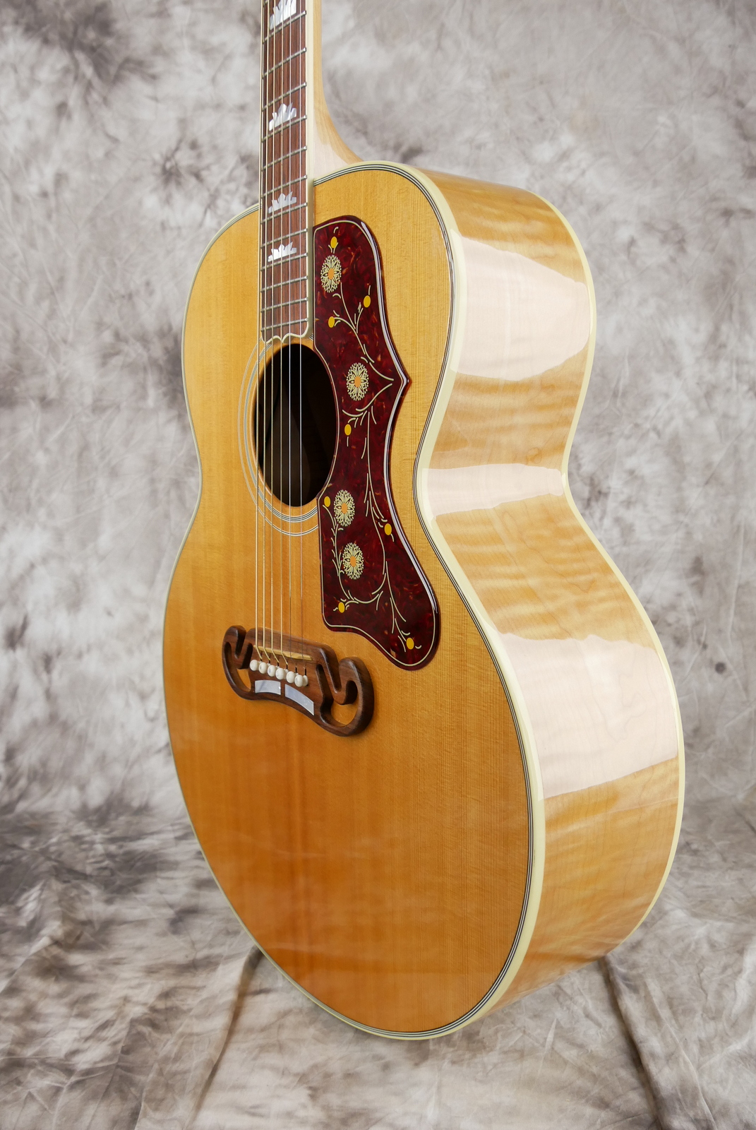 Gibson_SJ_200_standard_natural_2011_incl_case-010.JPG