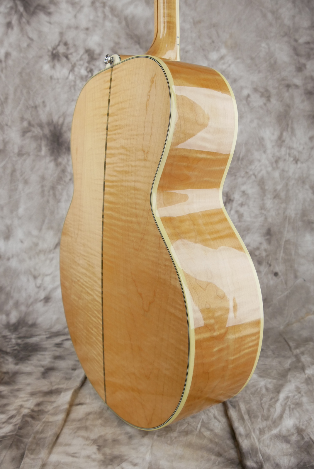 img/vintage/5369/Gibson_SJ_200_standard_natural_2011_incl_case-012.JPG