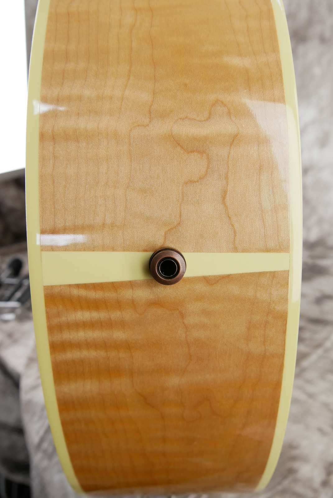 img/vintage/5369/Gibson_SJ_200_standard_natural_2011_incl_case-014.JPG