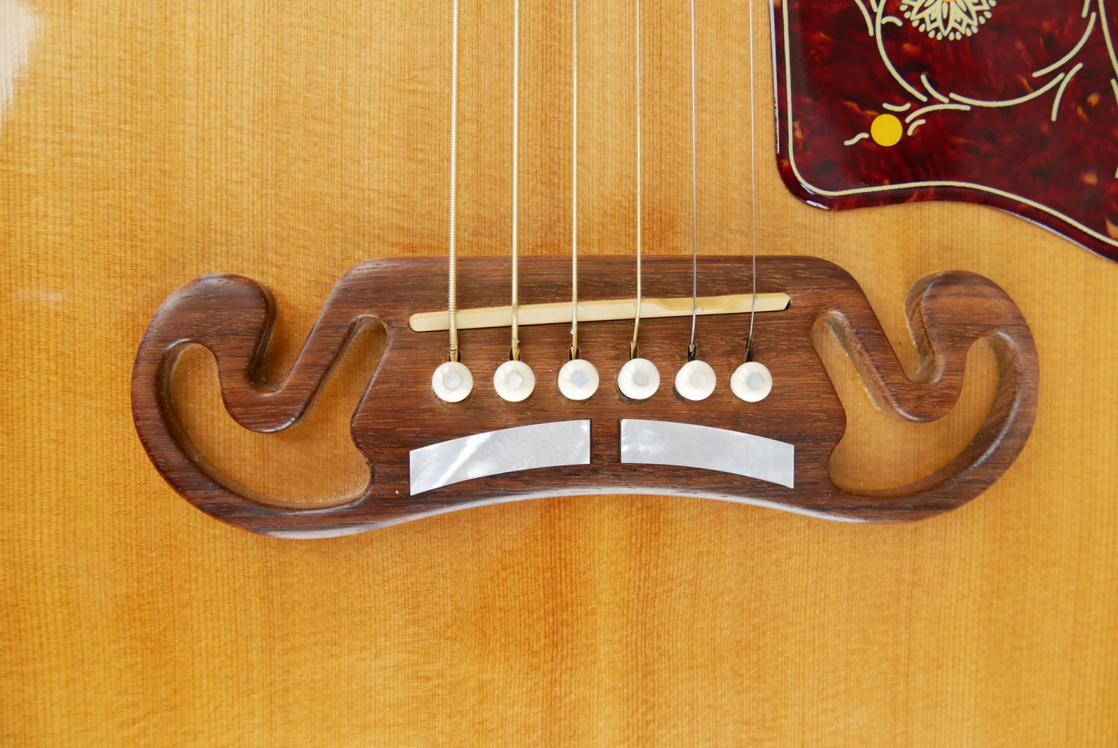 Gibson_SJ_200_standard_natural_2011_incl_case-015.JPG