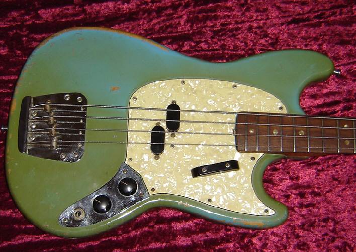 Fender-Mustang-Bass-blue-2.jpg