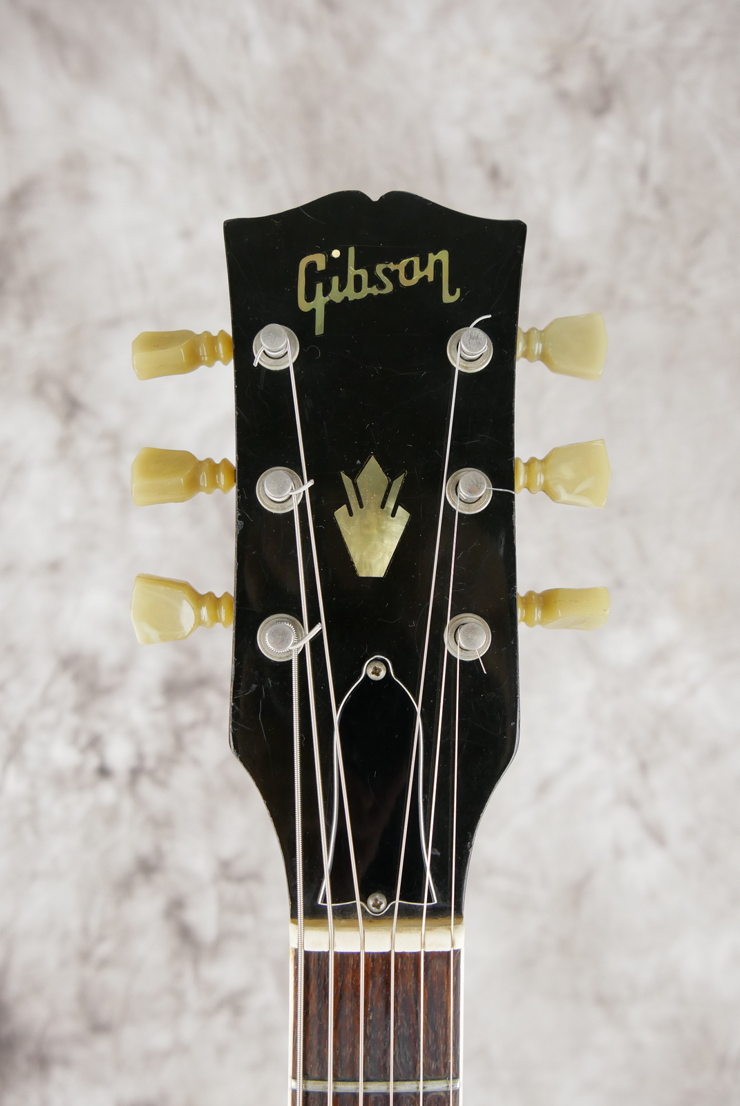 img/vintage/5371/Gibson_ES_150_D_1970_walnut_2,98kg_USA-003.JPG