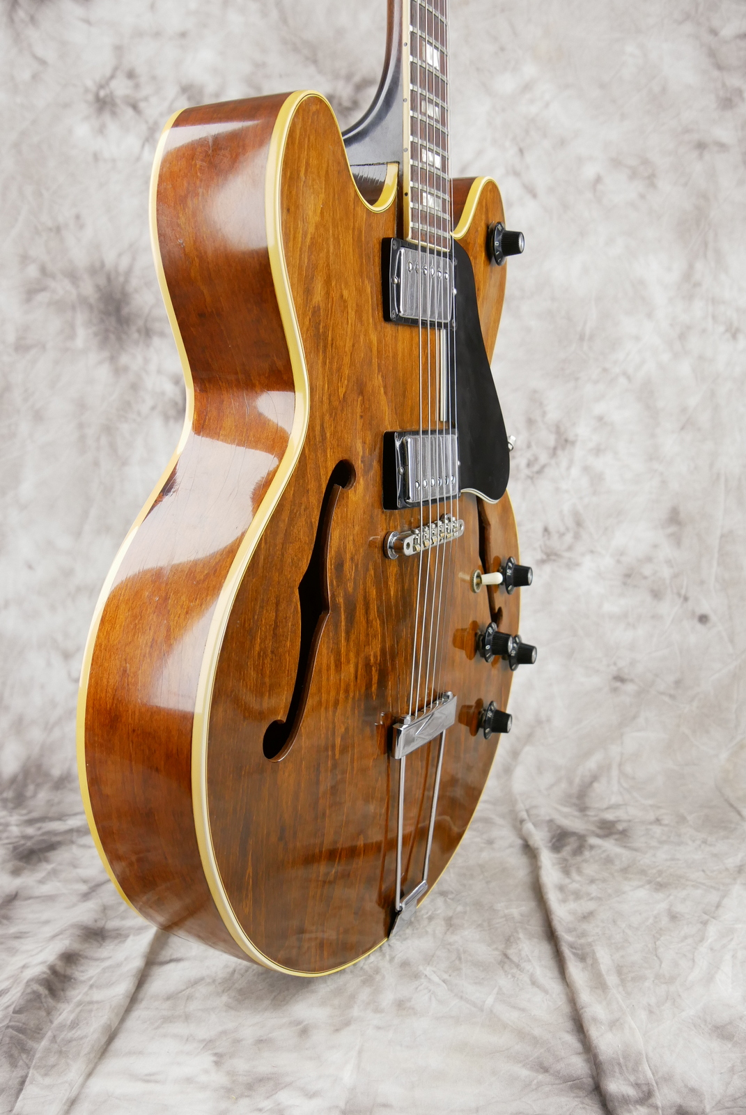 img/vintage/5371/Gibson_ES_150_D_1970_walnut_2,98kg_USA-009.JPG