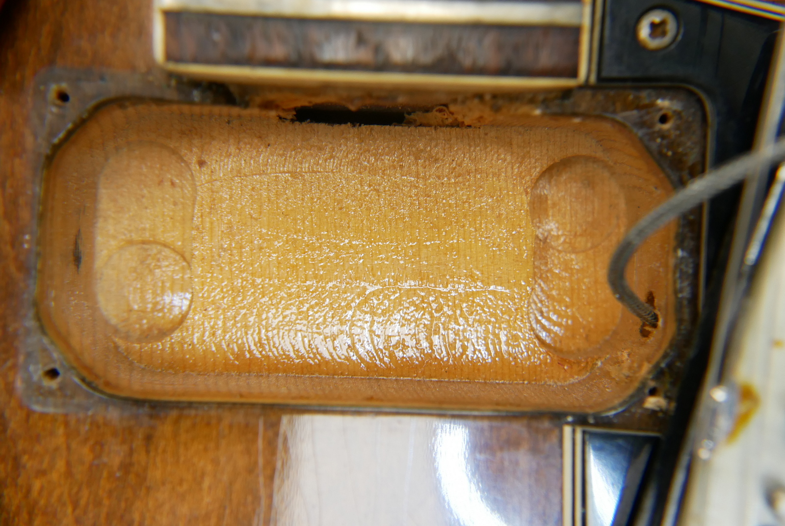 img/vintage/5371/Gibson_ES_150_D_1970_walnut_2,98kg_USA-019.JPG