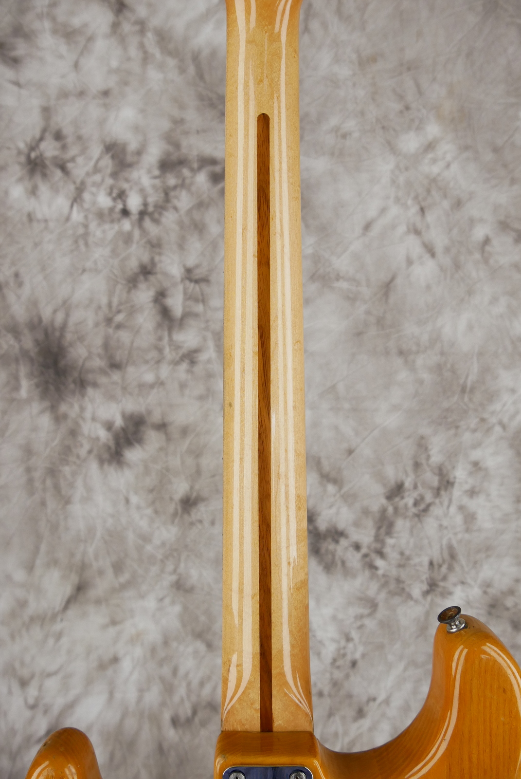 Fender_Stratocaster_10_piece_body_natural_USA_1977-012.JPG