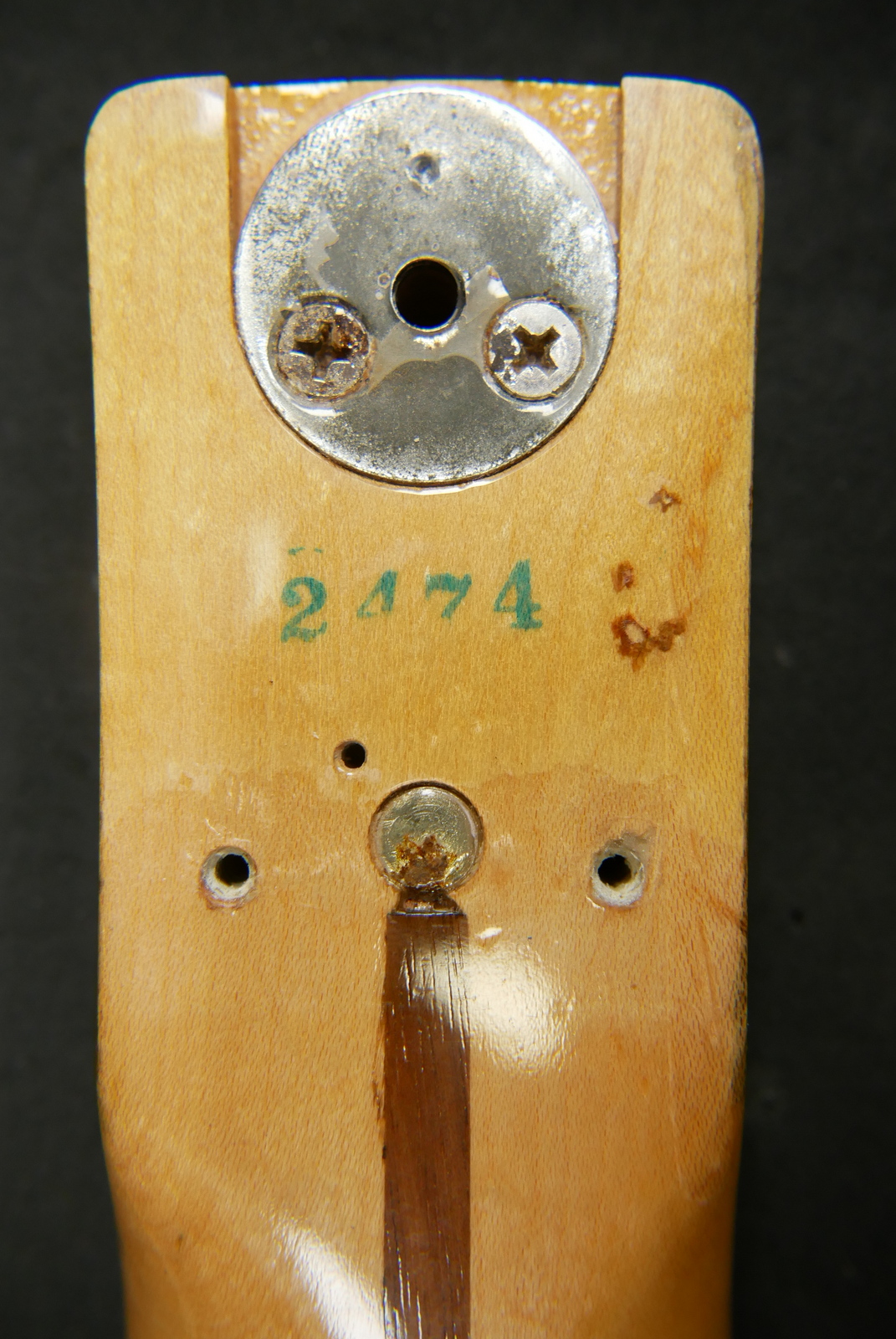 img/vintage/5376/Fender_Stratocaster_10_piece_body_natural_USA_1977-015.JPG
