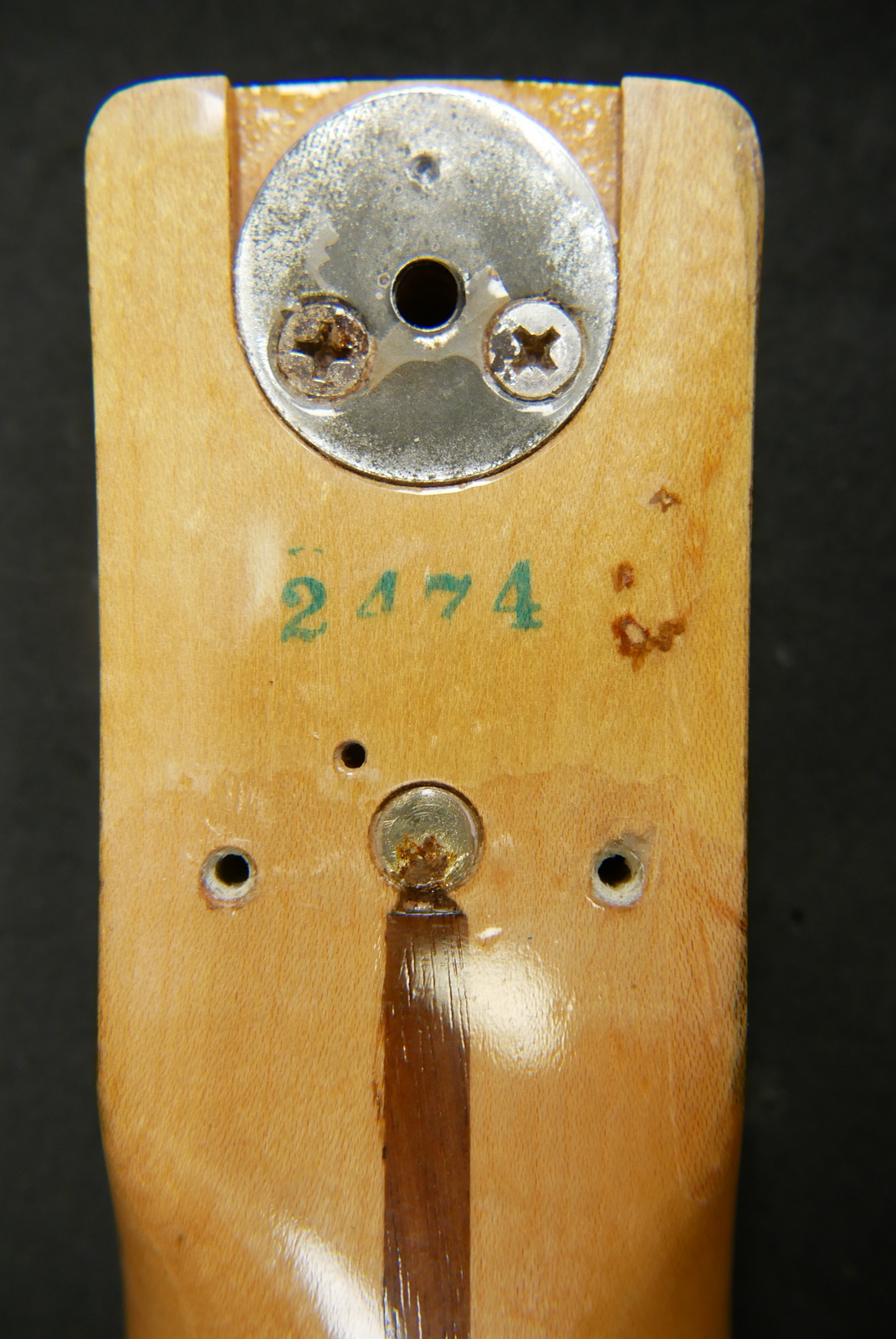 Fender_Stratocaster_10_piece_body_natural_USA_1977-015.JPG